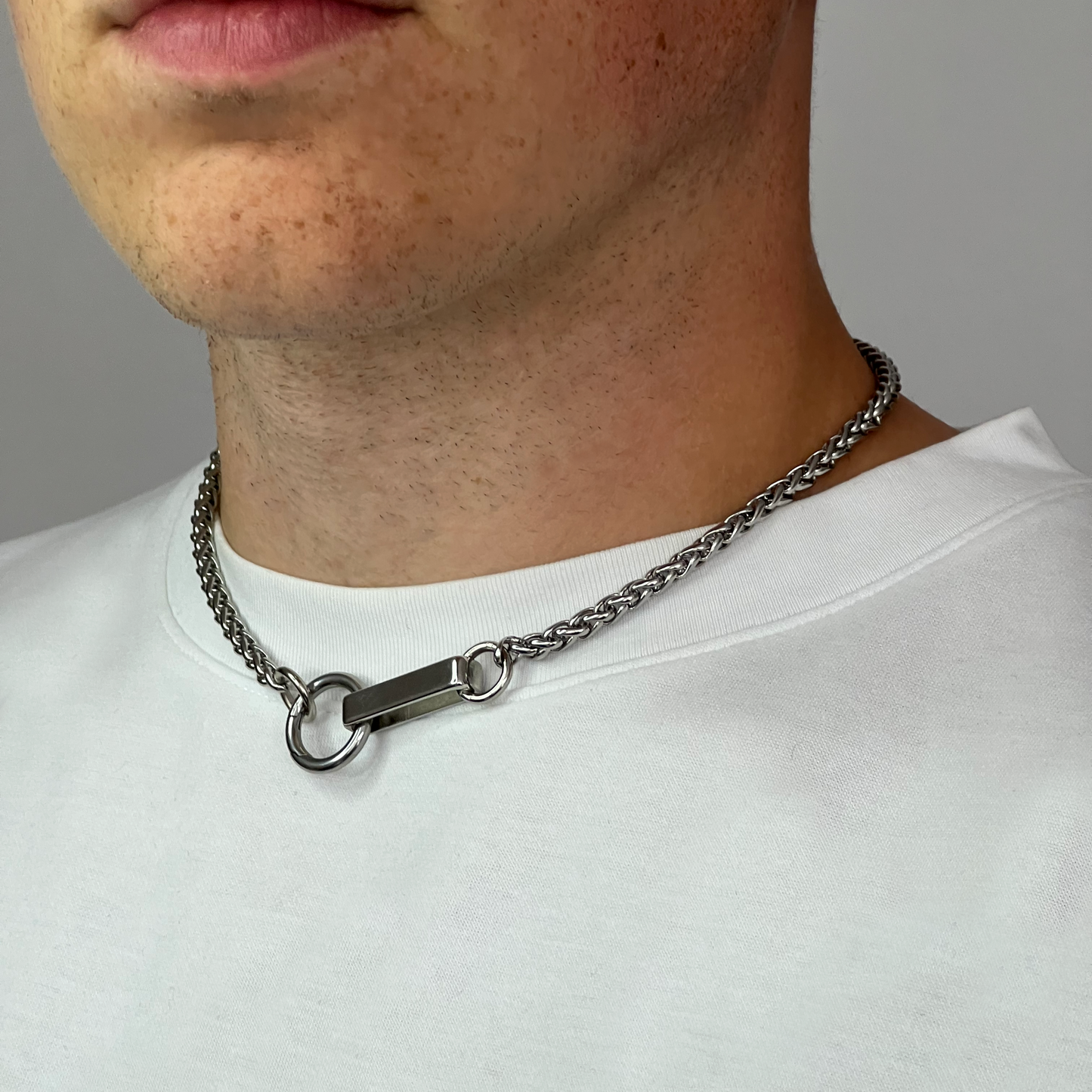 STAINLESS STEEL BAR NECKLACE