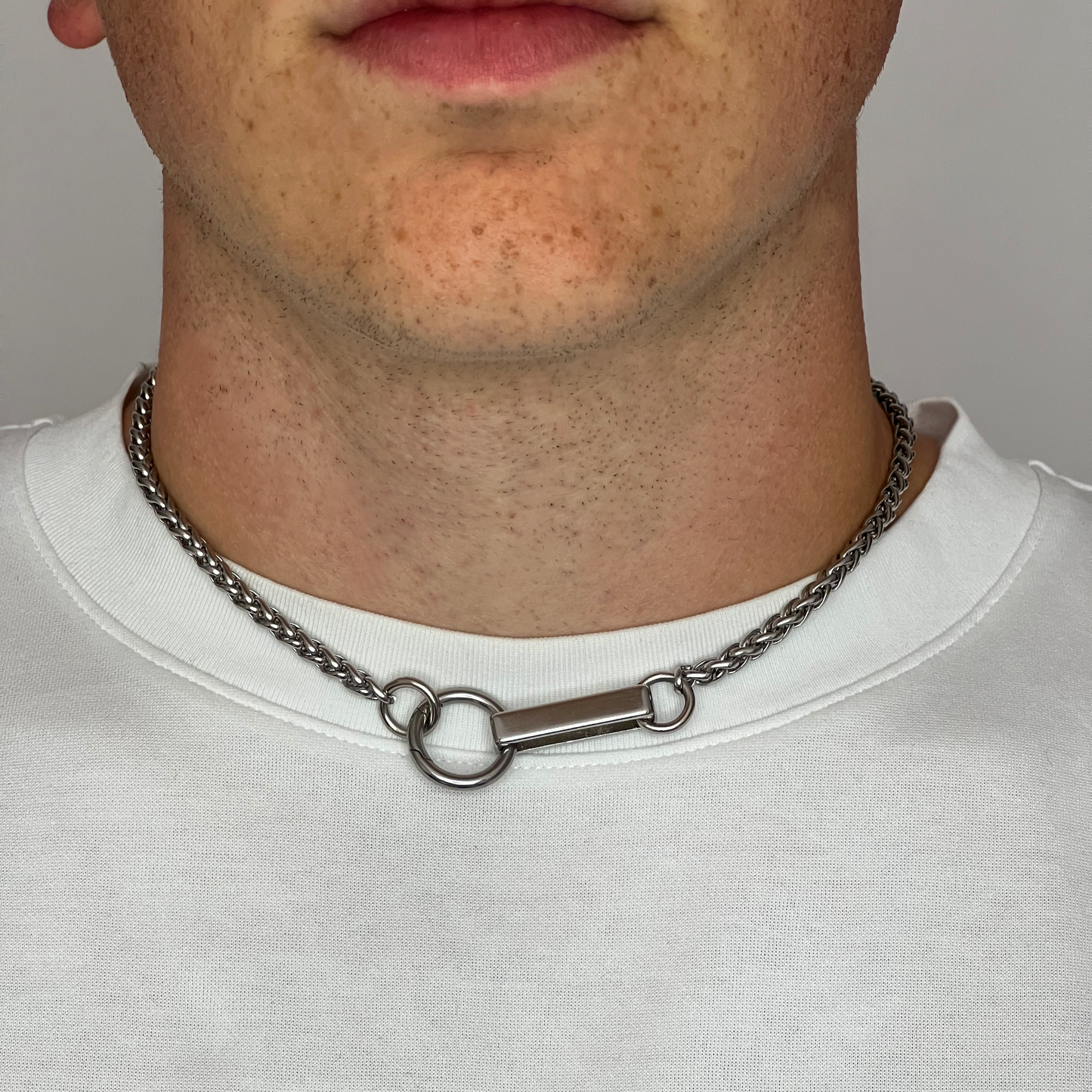 STAINLESS STEEL BAR NECKLACE